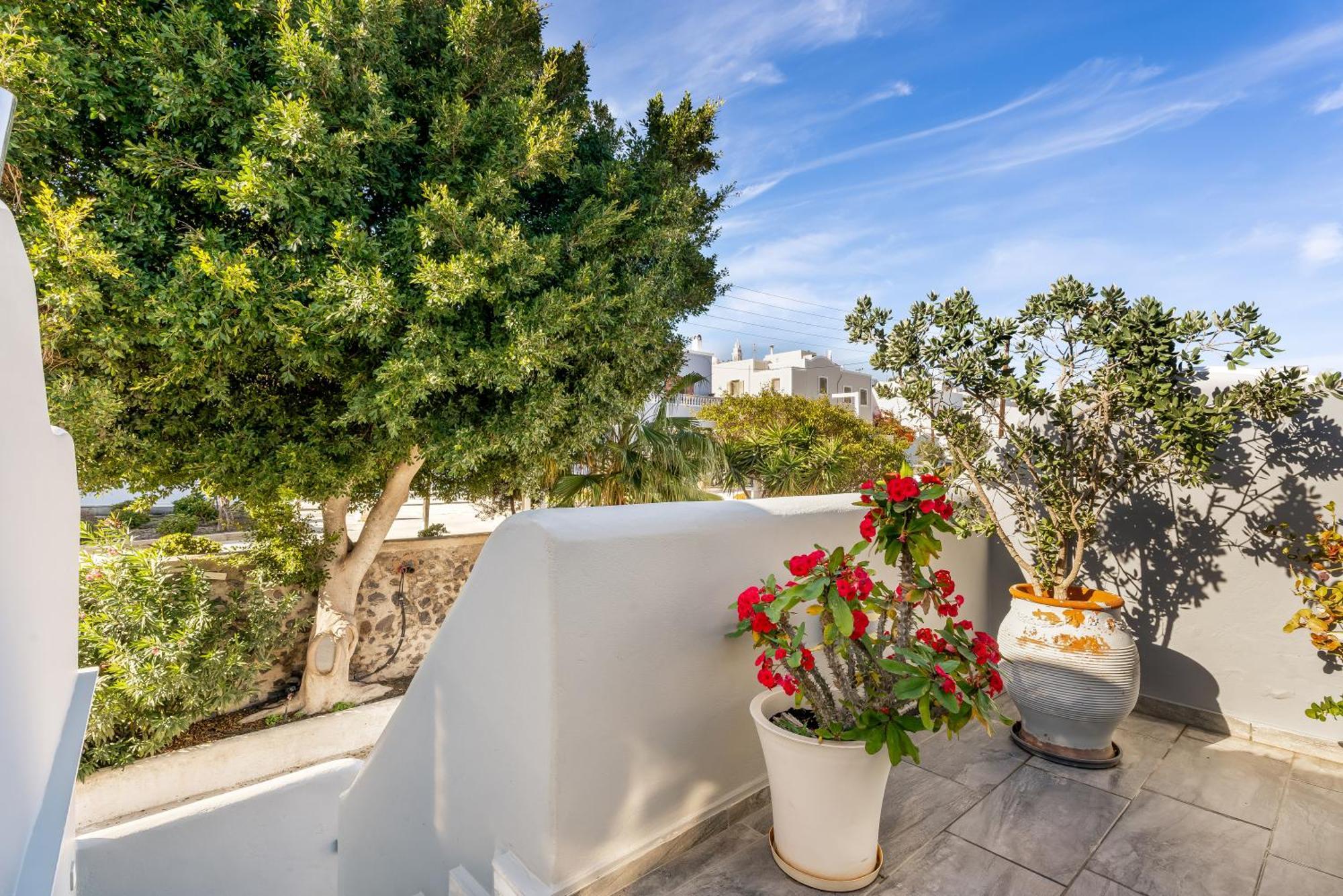 Oasis Suites Fira Exterior photo