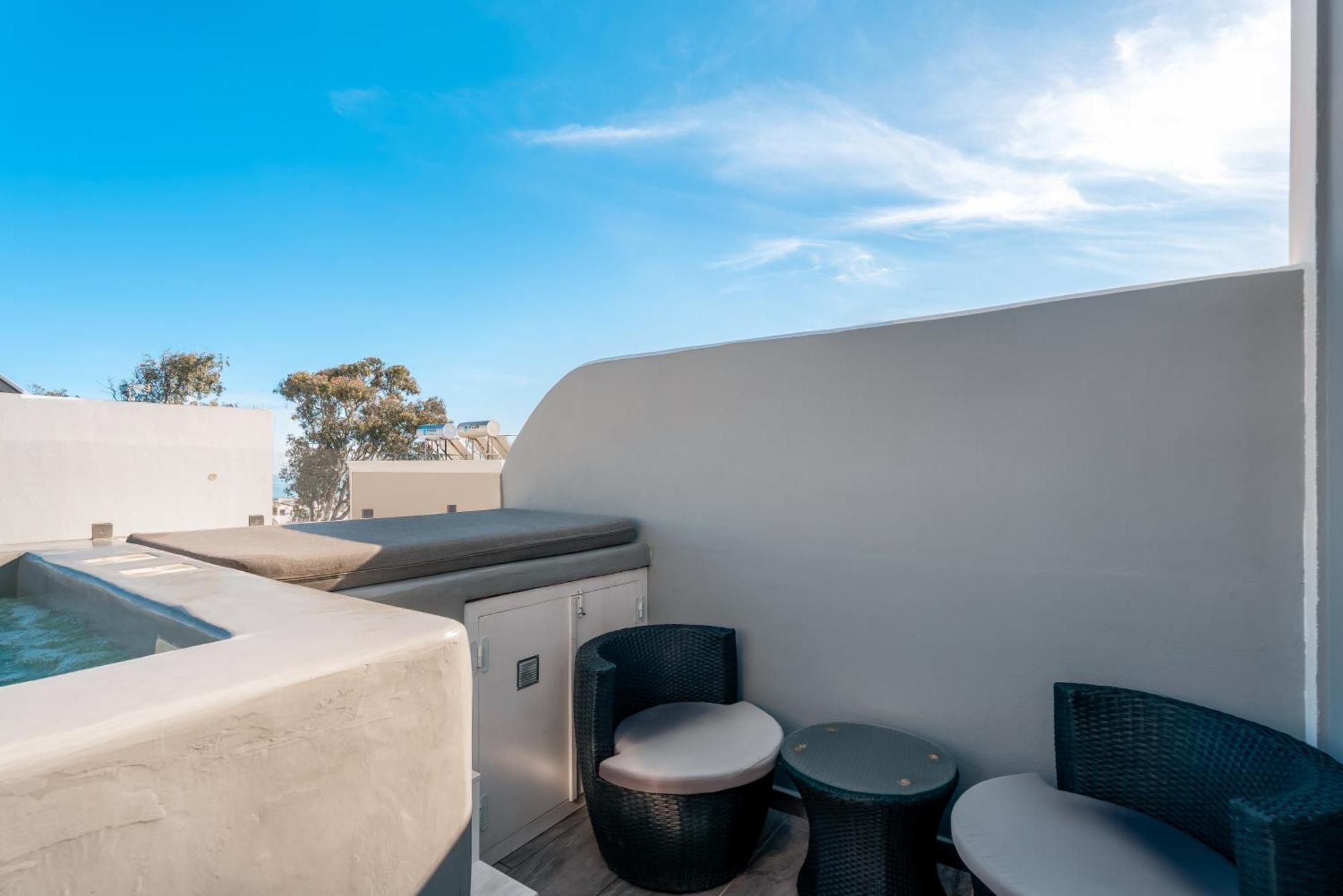 Oasis Suites Fira Exterior photo