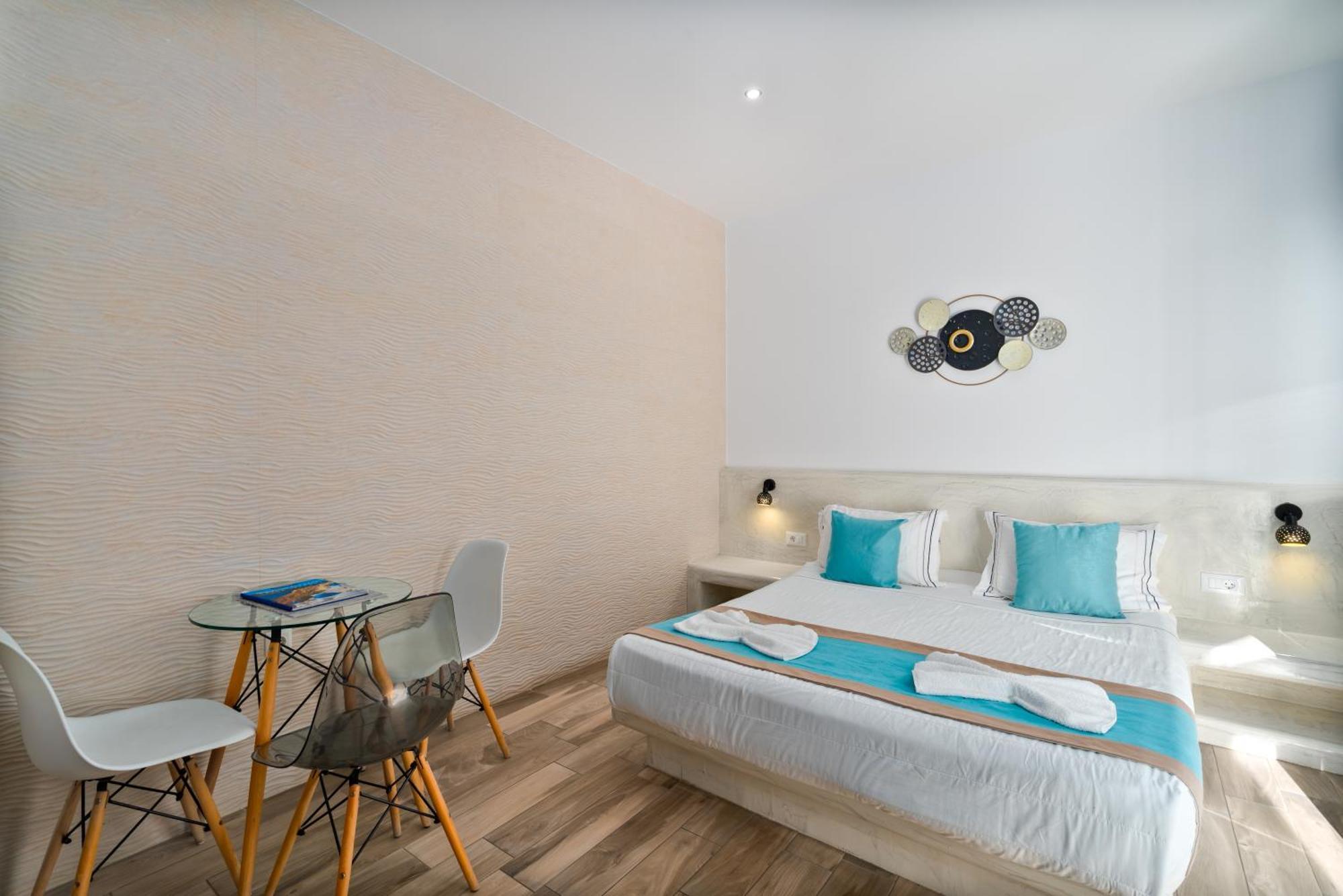 Oasis Suites Fira Exterior photo