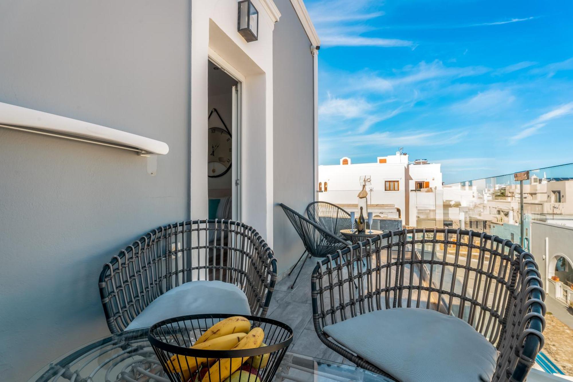 Oasis Suites Fira Exterior photo